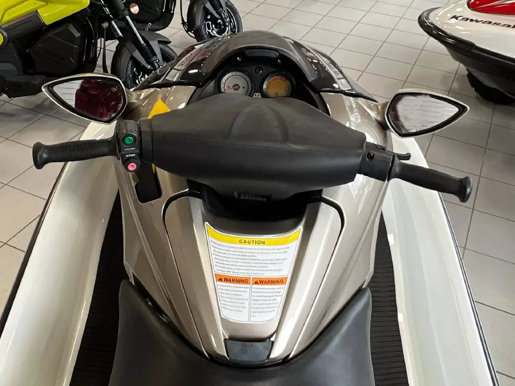 Used 2010 Kawasaki Jet Ski Ultra 260LX For Sale - Image 6