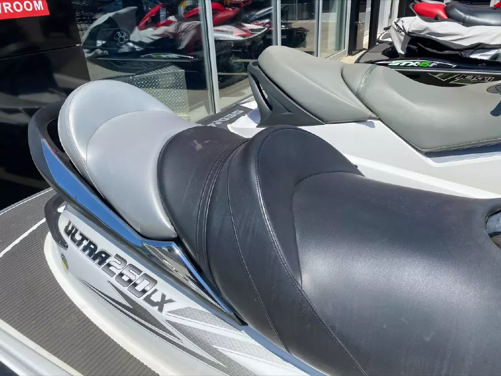 Used 2010 Kawasaki Jet Ski Ultra 260LX For Sale - Image 9